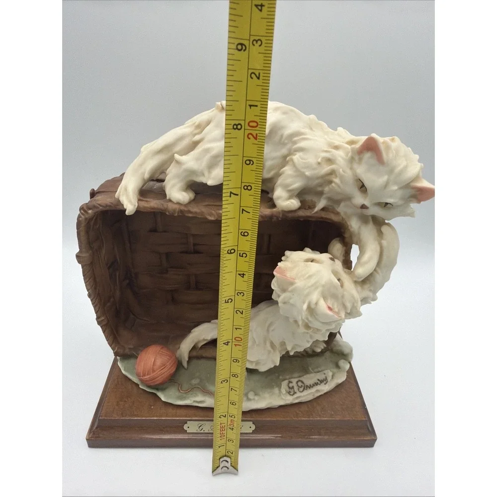 Vtg G Armani Fine Porcelain Figurine Wicker Basket w/ 2 Playful Cats Italy 1982